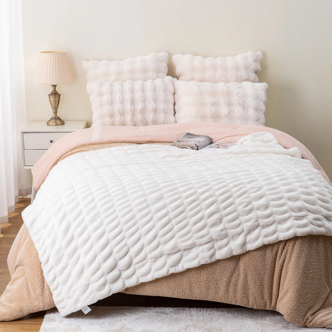 Snuggle Me Throw Blanket - HESTON MANOR